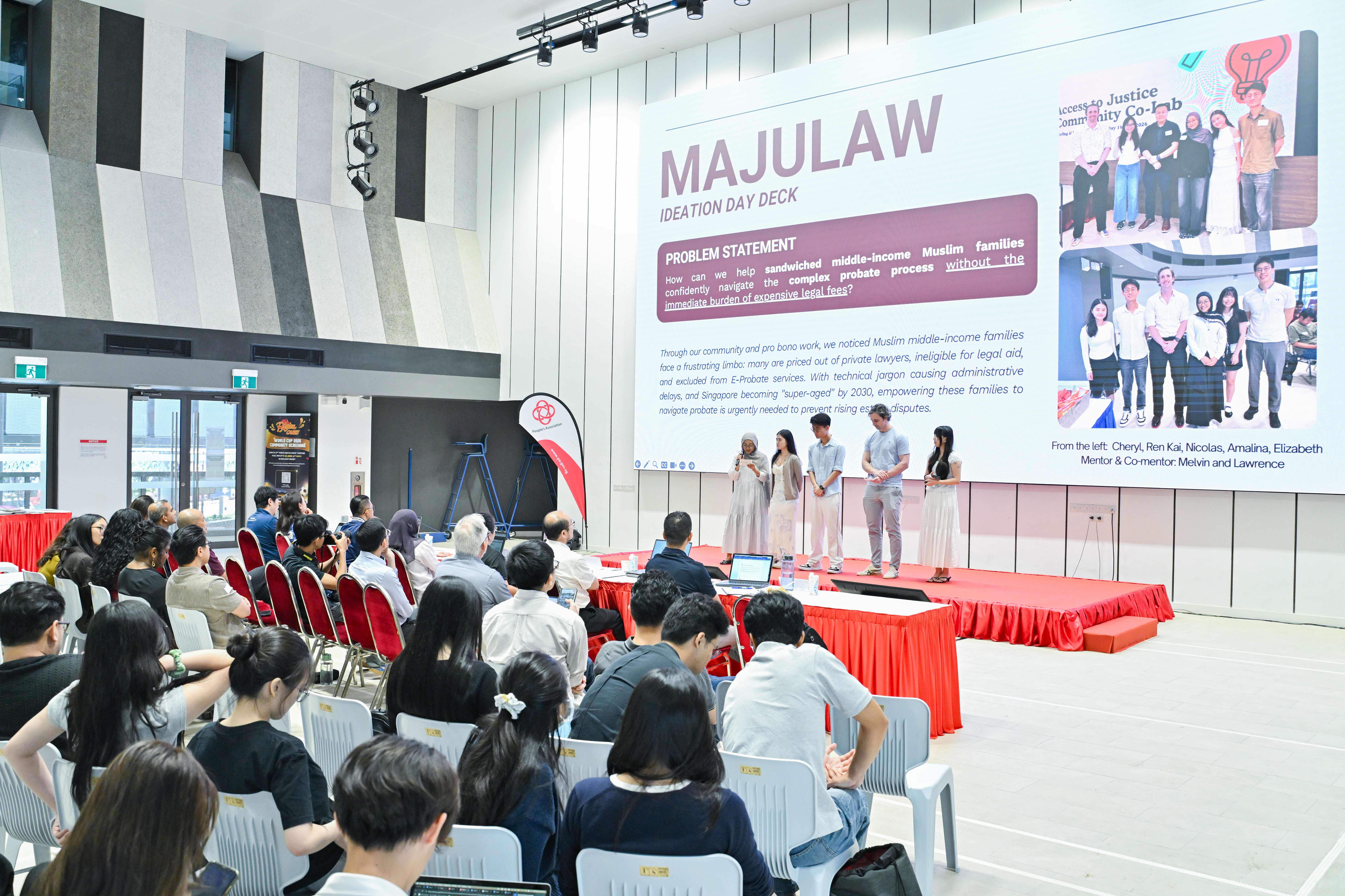 Five members of MajuLaw group presenting their problem statement on ideation day